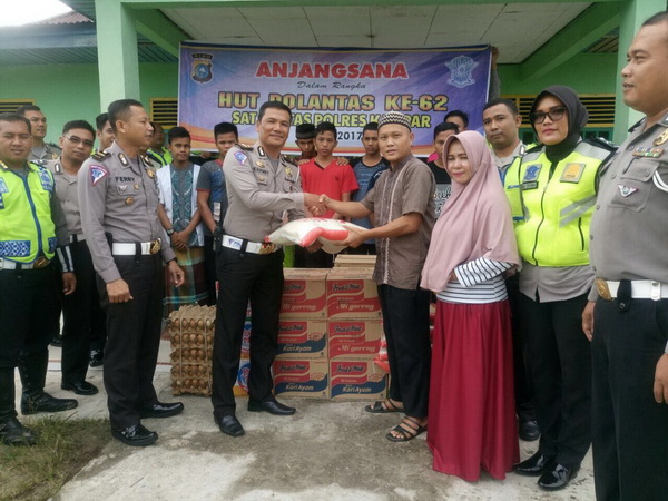 Satlantas Polres Kampar Gelar Bakti Sosial